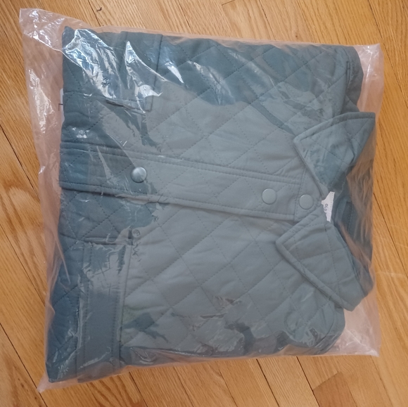 🆕️NWT Old Navy StretchTech Oversized Quilted Shacket - Picture 11 of 16